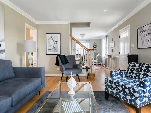Open and spacious floor plan connecting to the dining room.