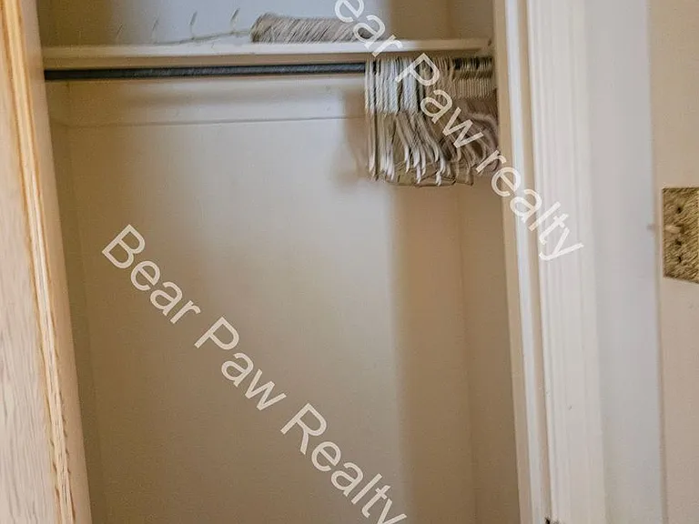 1314 E Pershing Blvd — Photo 5