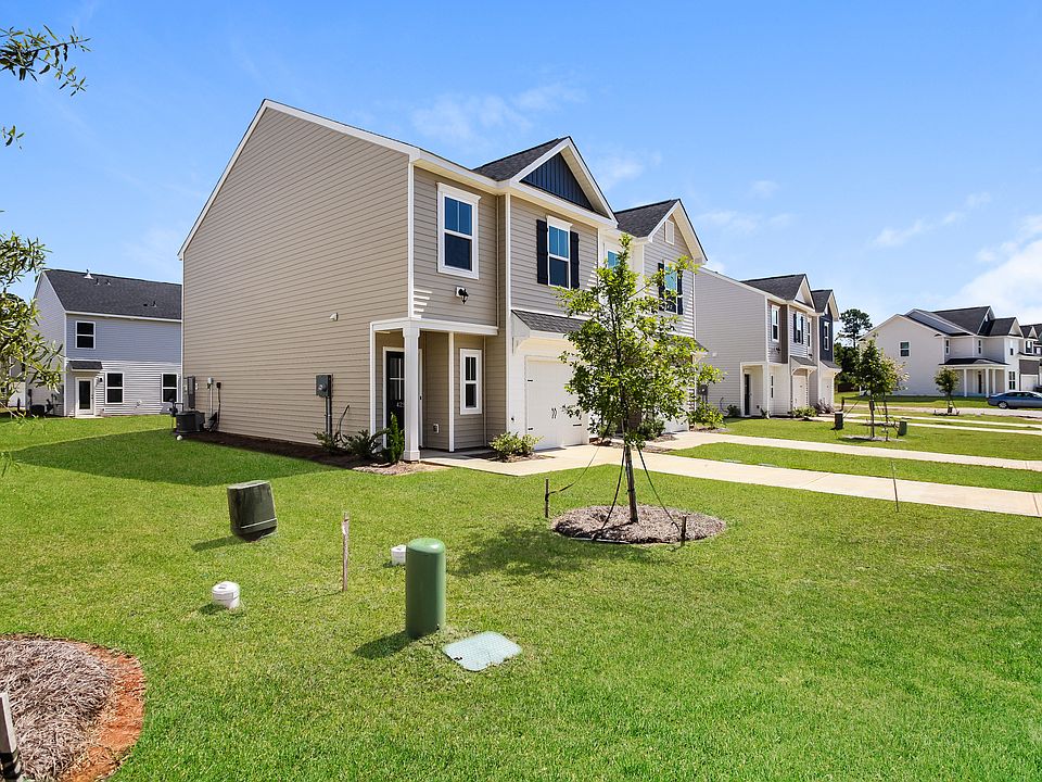 2nd image of 429 Blue Robin Ln