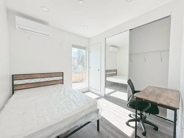 1165 W 39th St — Photo 22