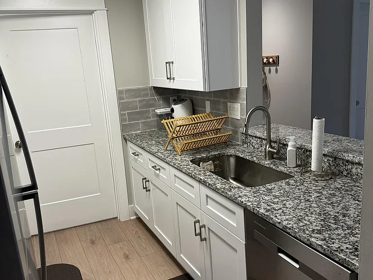 2701 Selwyn Ave — Photo 15