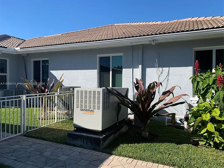 7625 SW 75th Ave — Photo 33