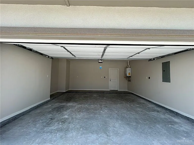 10229 N 15th St — Photo 21