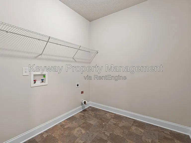 135 Beallwood Dr — Photo 23