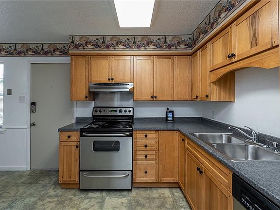 5th image of 1930 W Sanford St