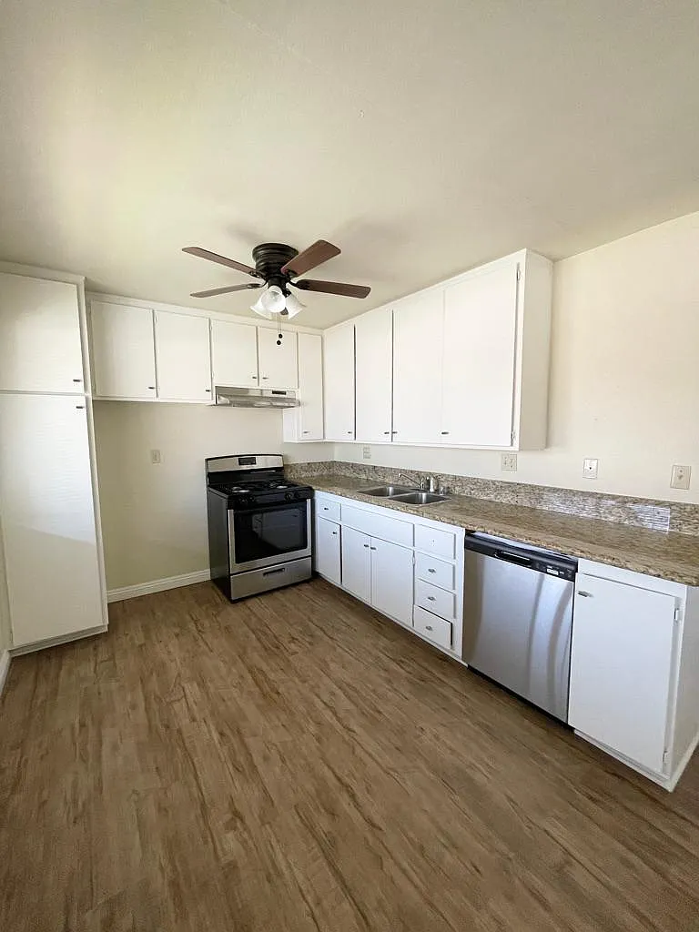2 bed, $2,095 — Photo 2