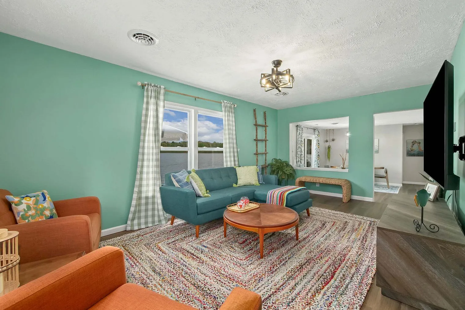3 bed, 1.0 bath, 1044 sqft, $7,880 — Photo 3