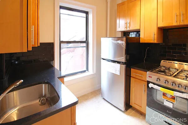 Rented by City Connections Realty | media 18