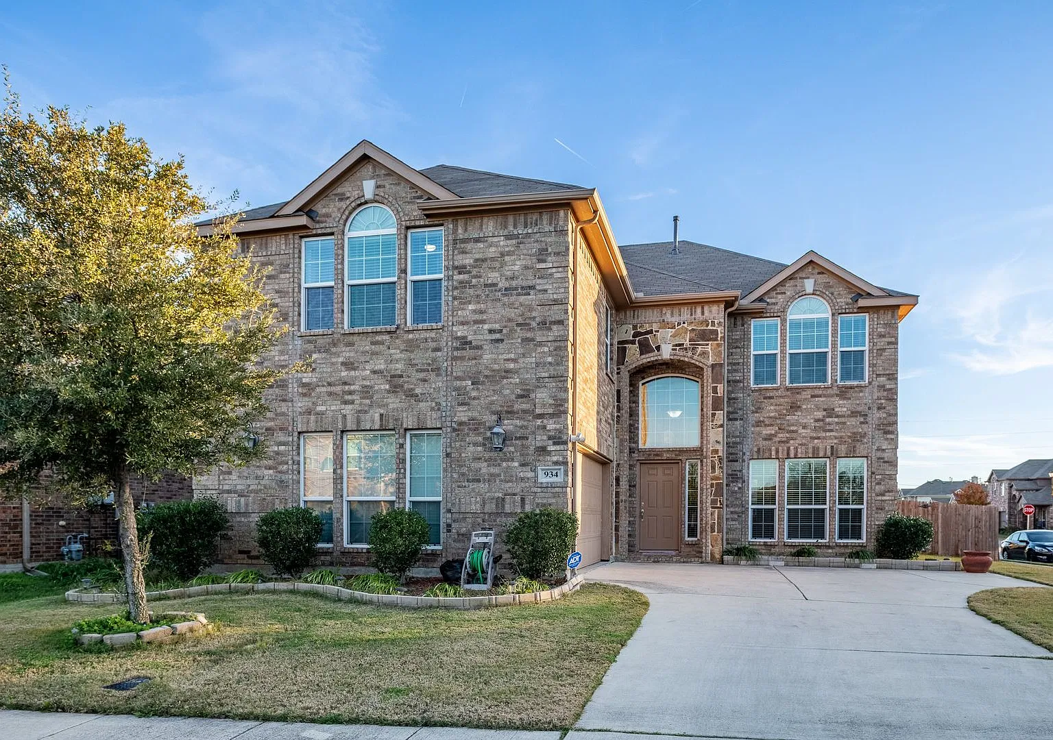 Stunning Corner-Lot Home for Lease | Minutes from DFW Airport — Photo 1