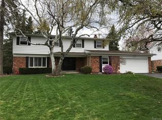 32626 Olde Franklin Dr, Farmington Hills, MI 48334