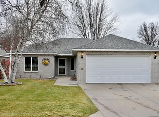 65 Willow Creek Dr, Waite Park, MN 56387