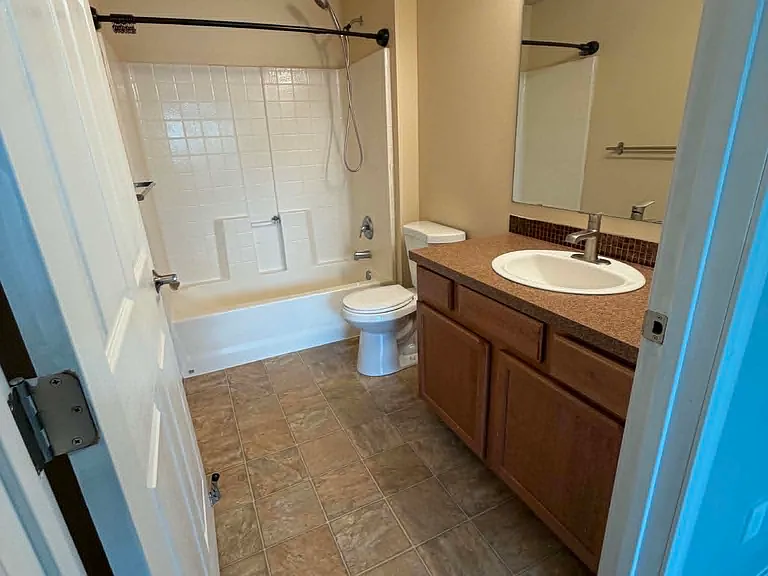 16651 Greenleaf Ave SE — Photo 15