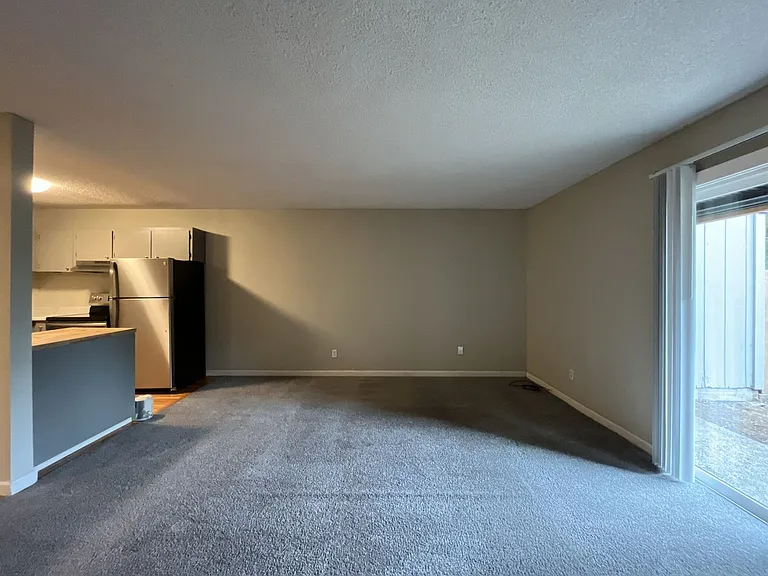 15827 NE Glisan St #5 — Photo 11