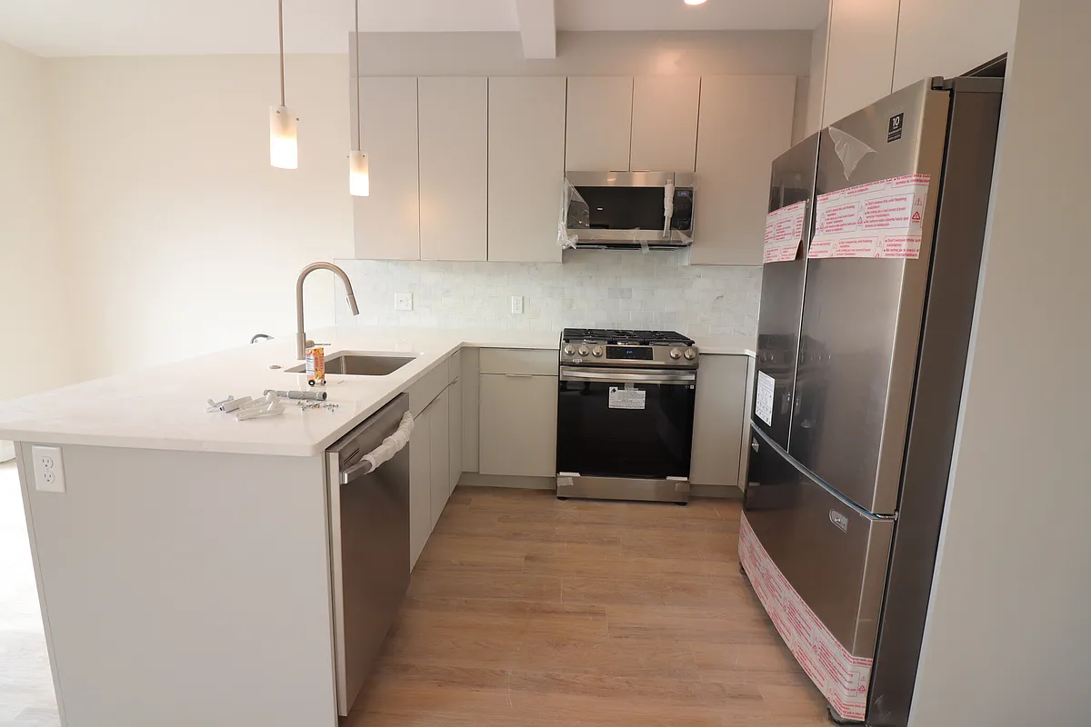 Building Photo - 458 Washington St #306