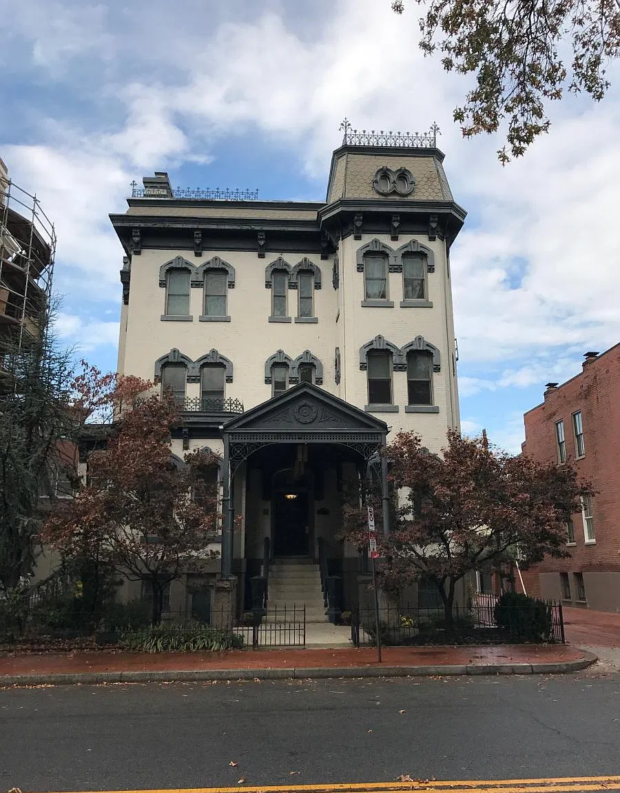 1 bed, 550 sqft, $2,300 — Photo 1