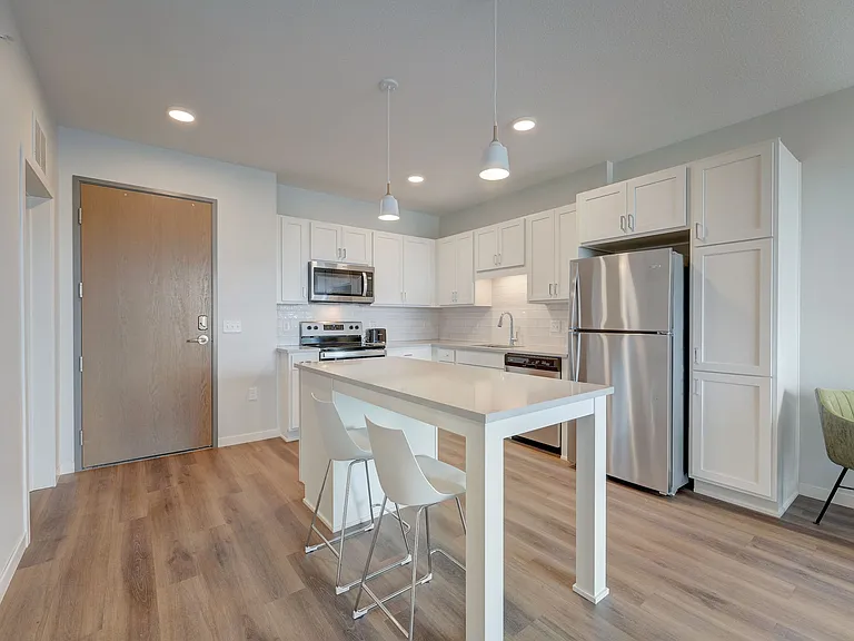 The Eloise Apartments — Photo 77