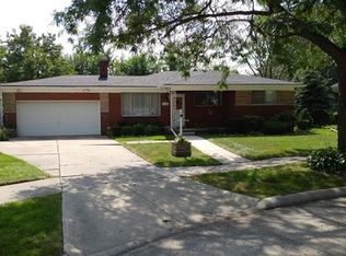 21750 Fairlane Ct, Eastpointe, MI 48021