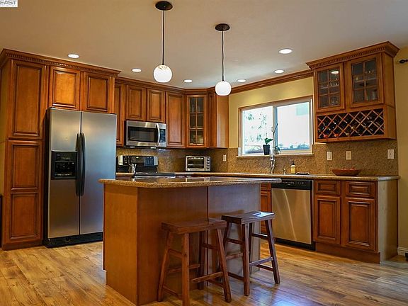 5th image of 743 Saint Michael Cir