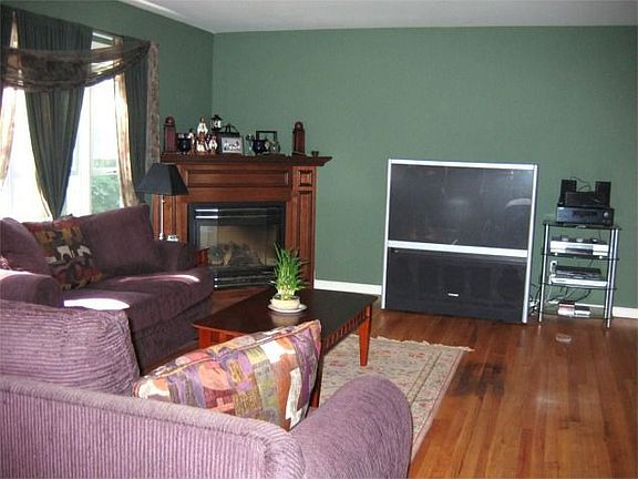 Living Room w/hardwood flooring