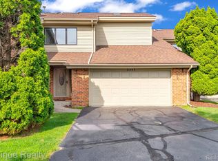 2235 N Long Lake Rd, Fenton, MI 48430