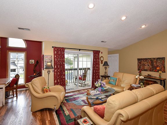 4th image of W240N2500 E Parkway Meadow Cir