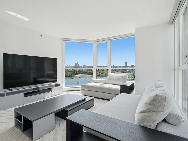 289 Drake St #18XX — Photo 1