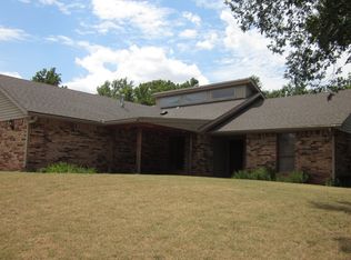 2427 Sunset Dr, Clinton, OK 73601