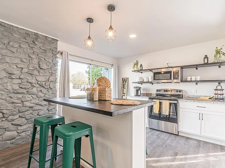 346 Natalen Ave — Photo 1