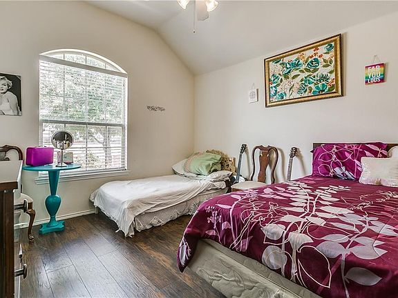 5th image of 204 Thoroughbred St