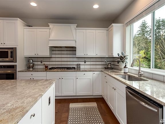 5th image of 315 Ashbury Ct NW
