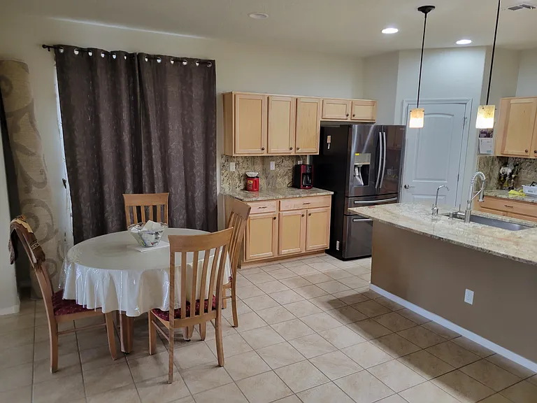 4680 Hojas Verdes — Photo 15