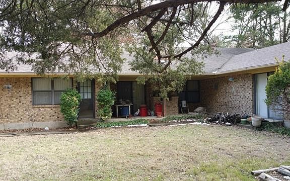 4th image of 2635 Blackstone Dr
