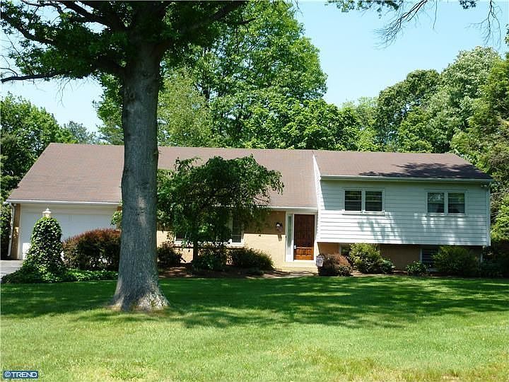1st image of 7 Pinecrest Dr
