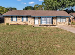 212 Mountain View Dr, Azle, TX 76020