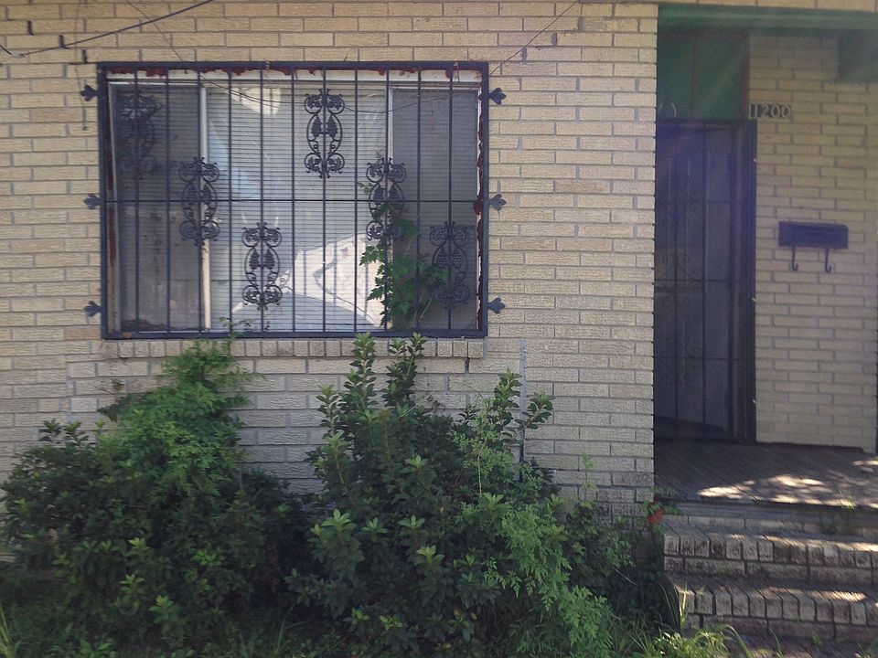 1st image of 1200 N Acadian Thwy W