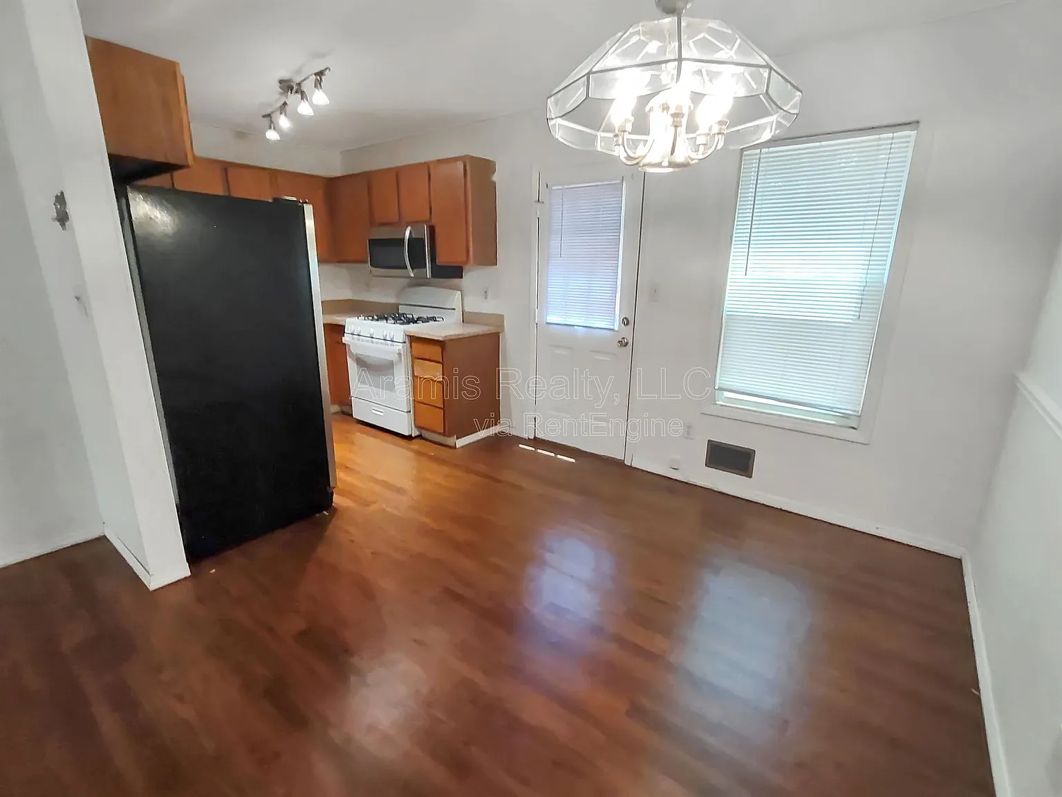 3 bed, 2.5 bath, 1700 sqft, $1,350 — Photo 3
