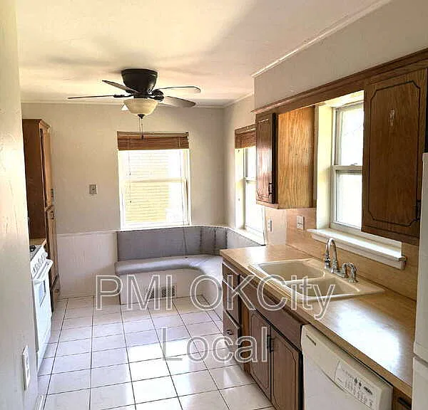 3025 NW 67th St — Photo 5