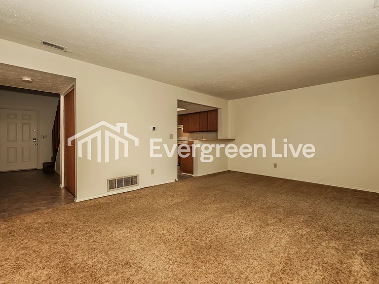 2459 Cross Village Dr — Photo 4