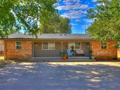 820 Russell Cir #820 Photo 1