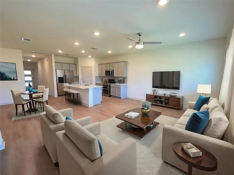 2205 Sisterdale Ln — Photo 2
