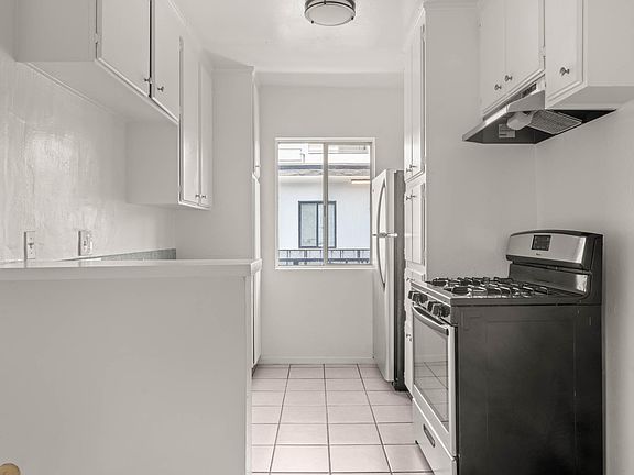 5th image of 723 N Gramercy Pl #1B-1Ba-720Sqft