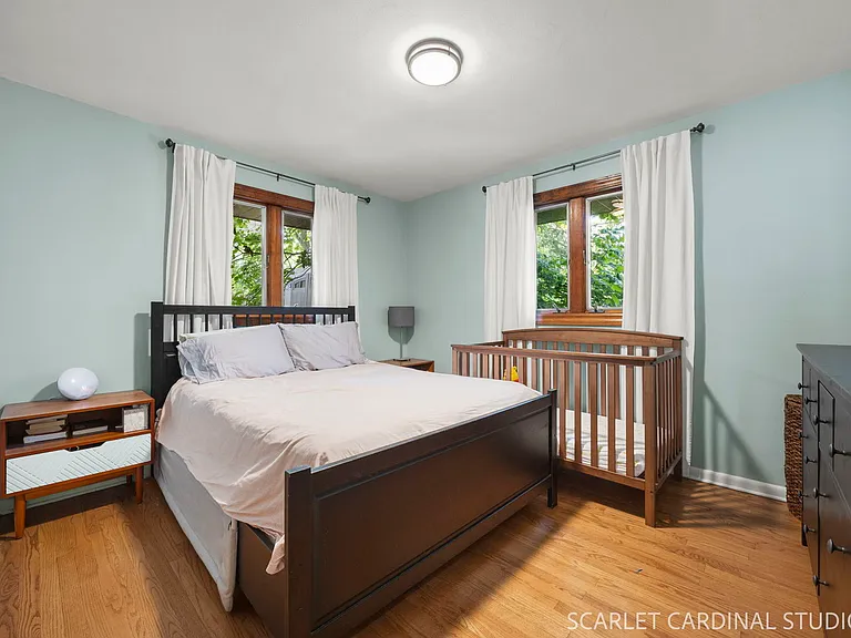 363 Marion Ave — Photo 9
