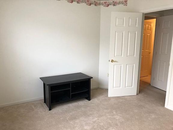 5th image of 23 Willow Dr