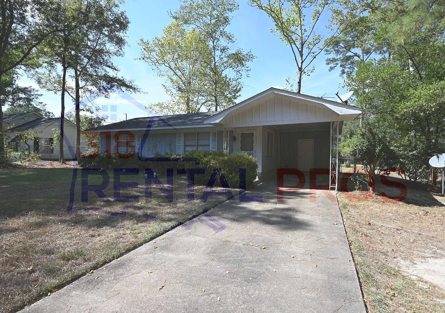 2 Bedroom with Large Backyard Close to Tech! — Photo 3
