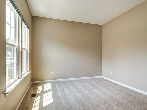 5th image of 412 Tuscany Ln