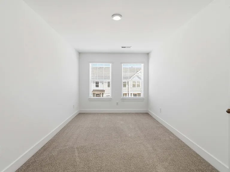 105 Cobden Ct — Photo 35