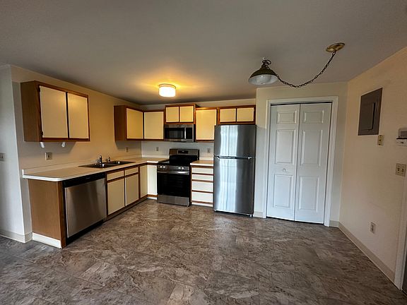 2nd image of 6820 Plaza Dr #5