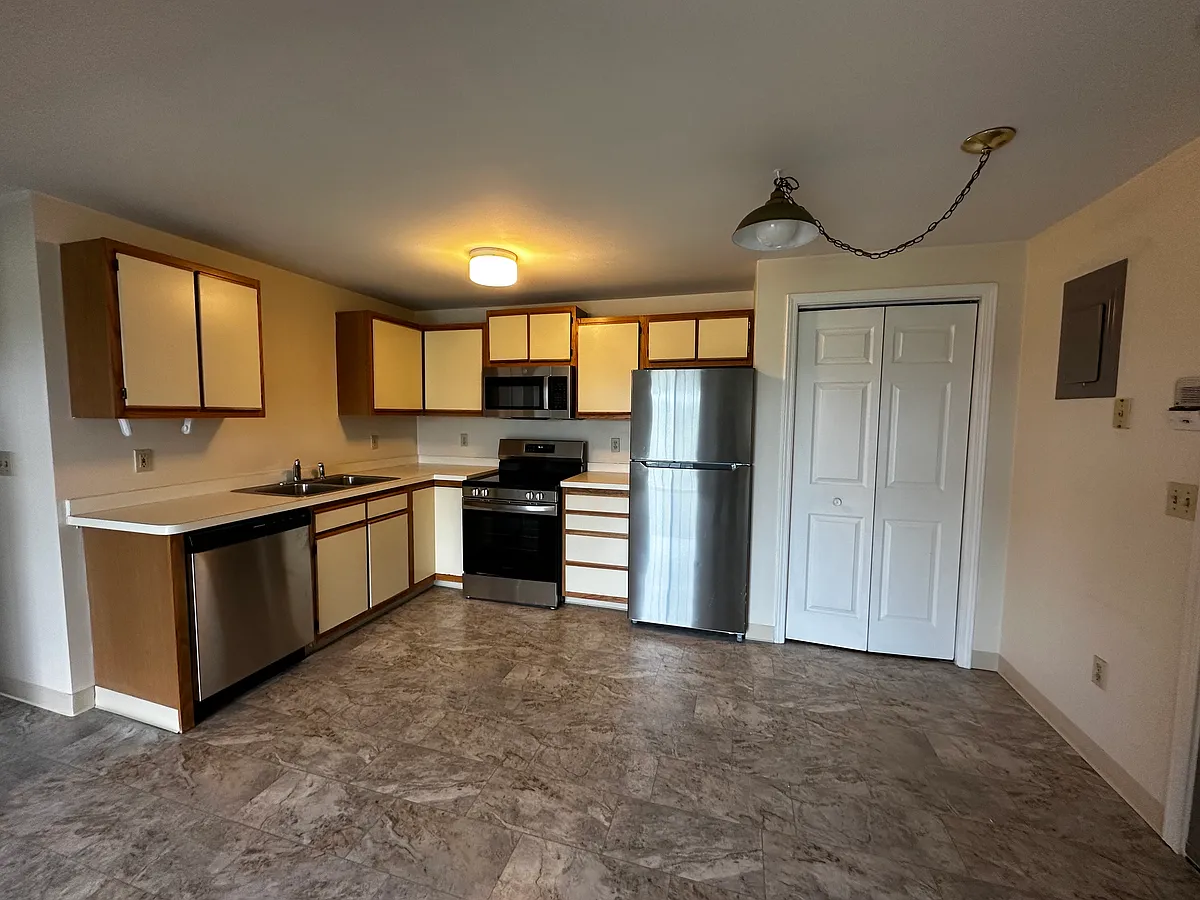 Building Photo - 6820 Plaza Dr #5