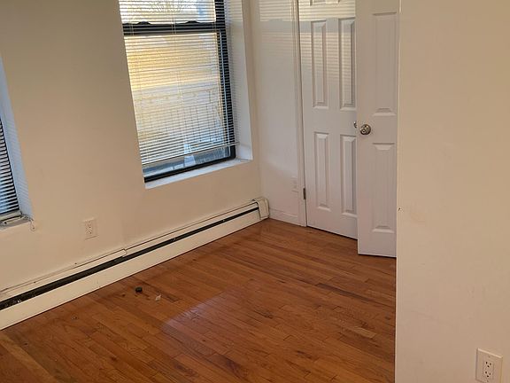 4th image of 52 Lincoln Ave
