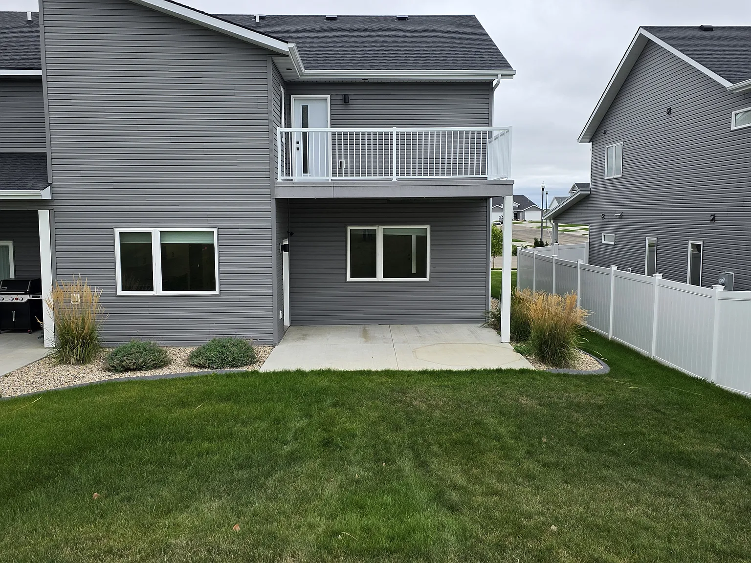 3 bed, 2.5 bath, 1500 sqft, $2,800 — Photo 2